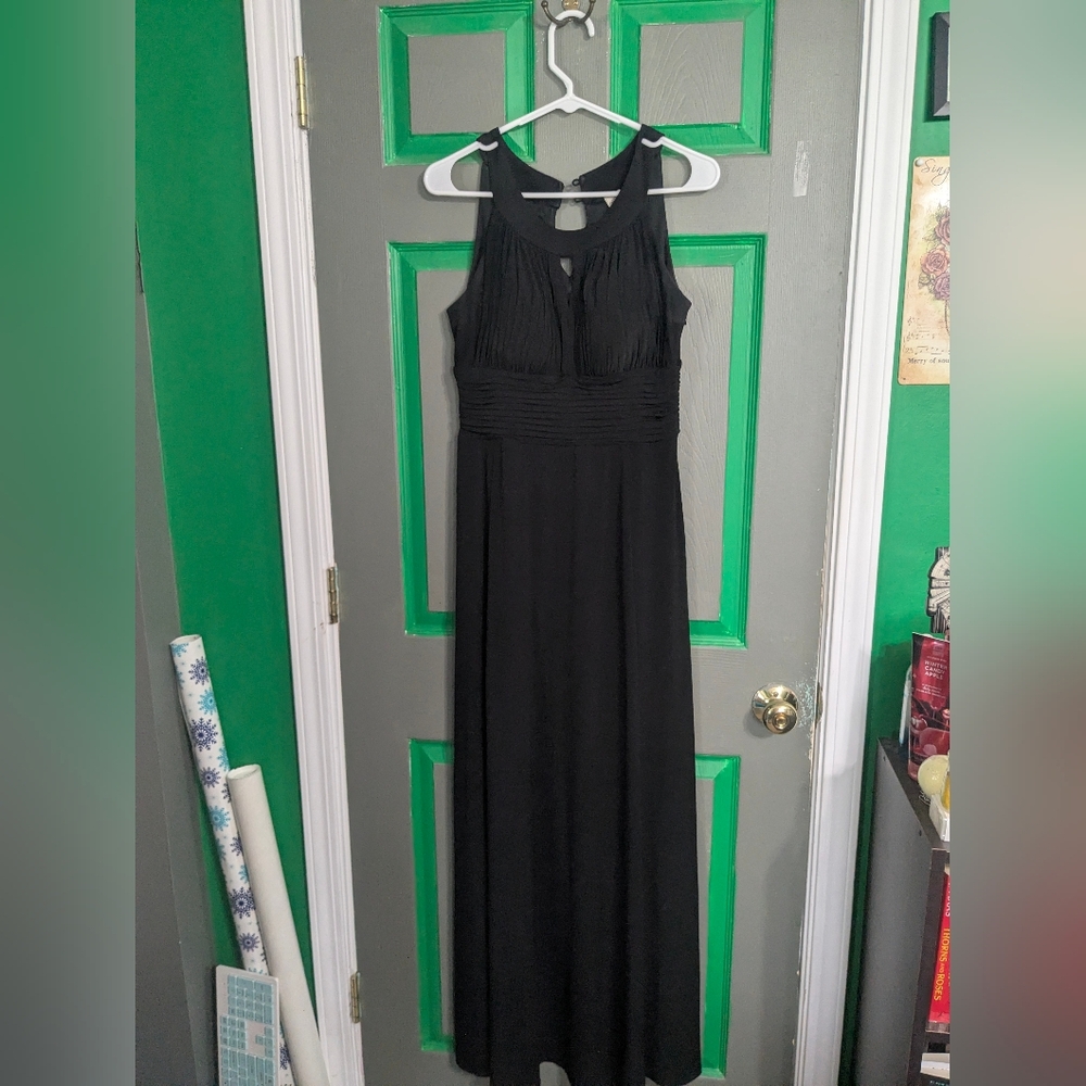 Sangria full length sleeveless maxi formal dress